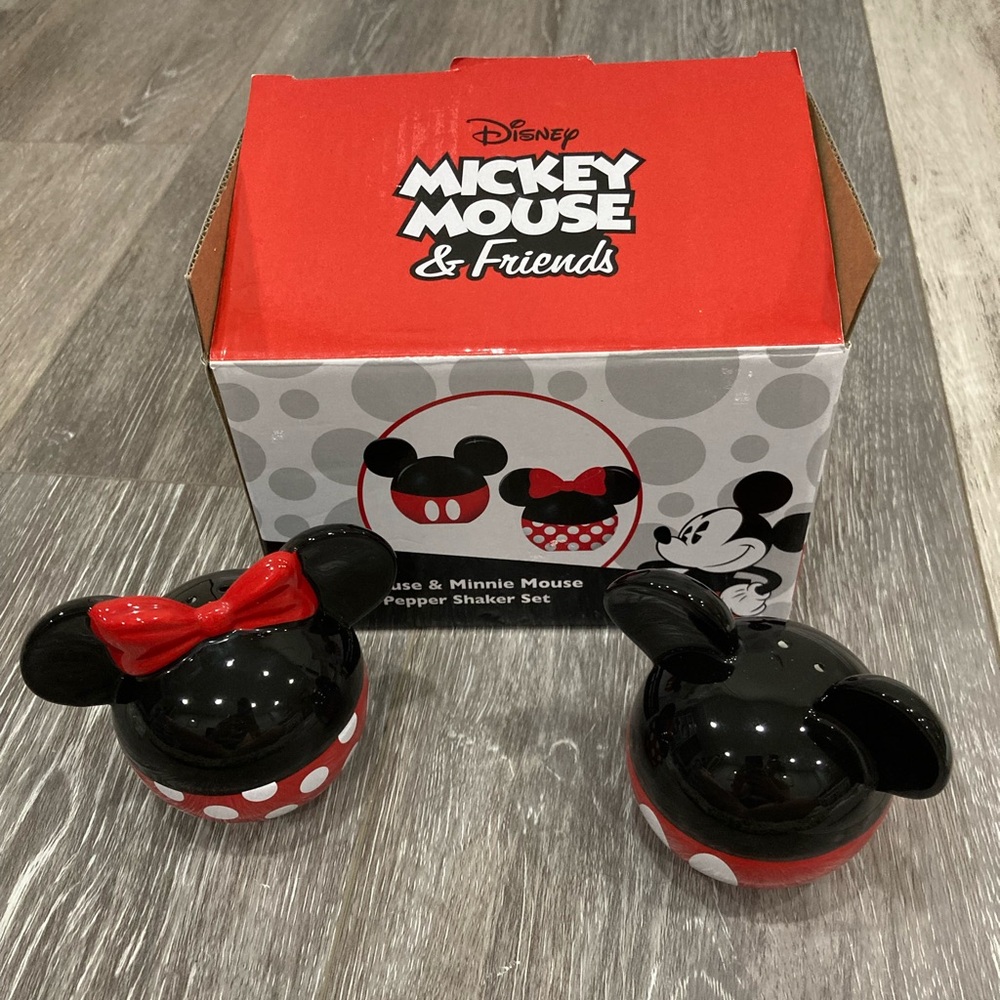 Disney Mickey Mouse & Friends Salt and Pepper Shaker Set